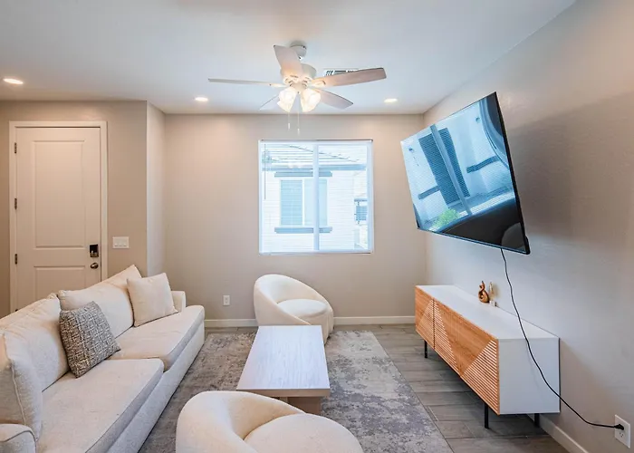 Serene 2br With Premium Beds Apartment *