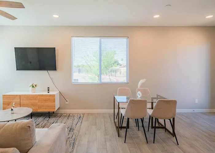 Serene 2br With Premium Beds Apartment