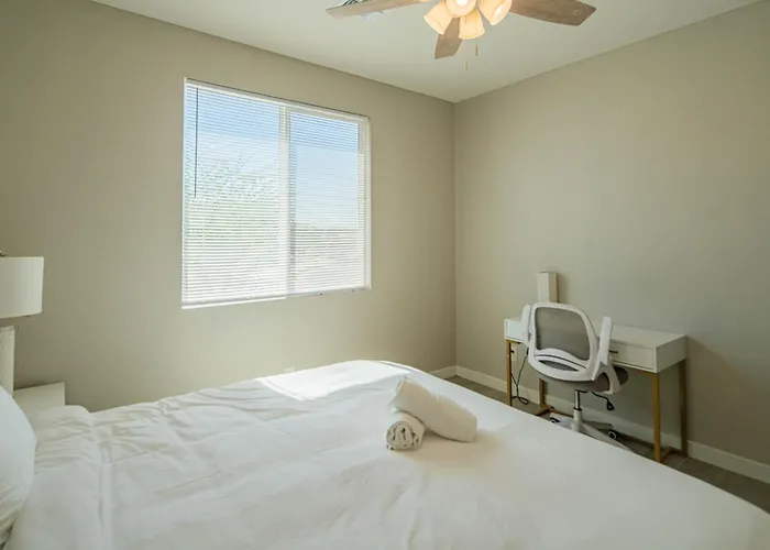 Serene 2br With Premium Beds Apartment Glendale