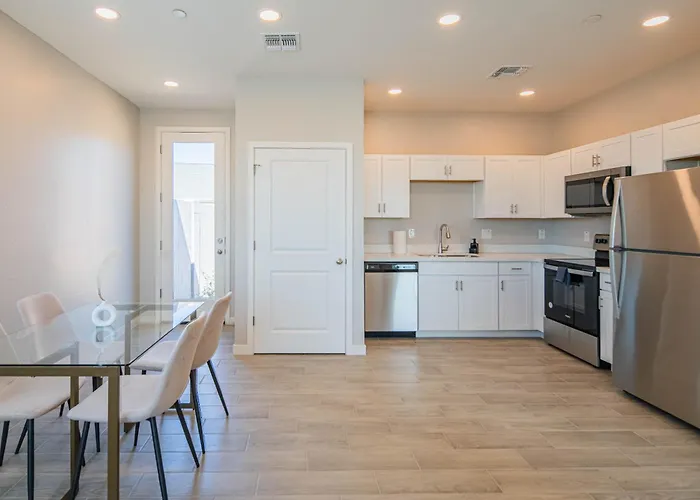 Serene 2br With Premium Beds Apartment *