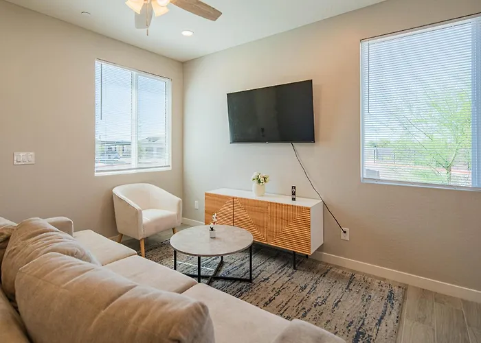 Serene 2br With Premium Beds Apartment