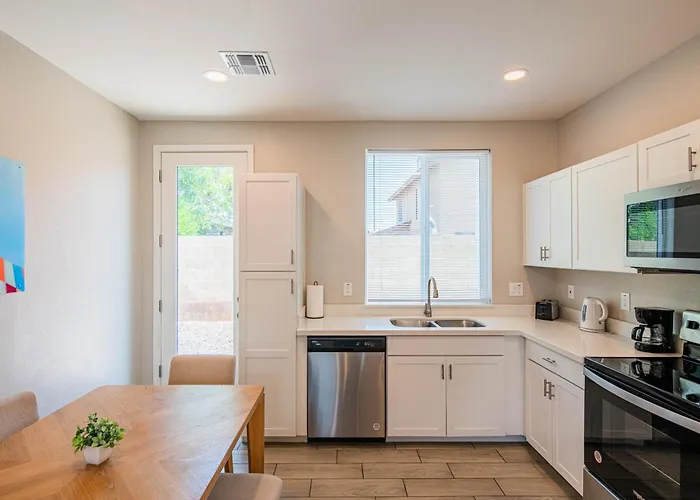 Apartment Serene 2br With Premium Beds