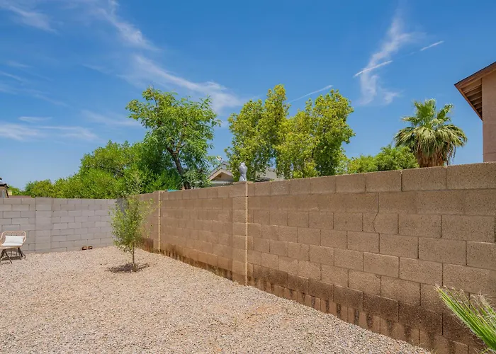 Serene 2br With Premium Beds Apartment