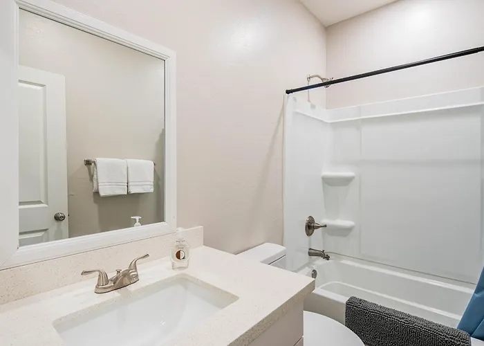 Apartment Serene 2br With Premium Beds