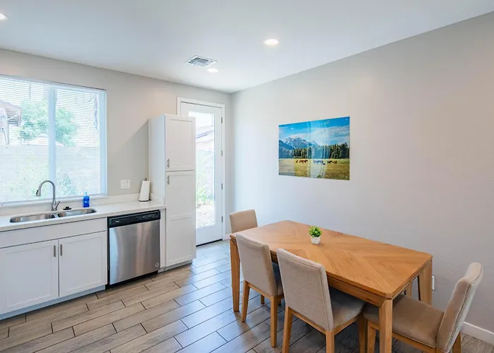 Apartment Serene 2br With Premium Beds