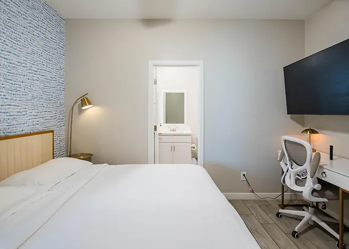 Serene 2br With Premium Beds Apartment Glendale