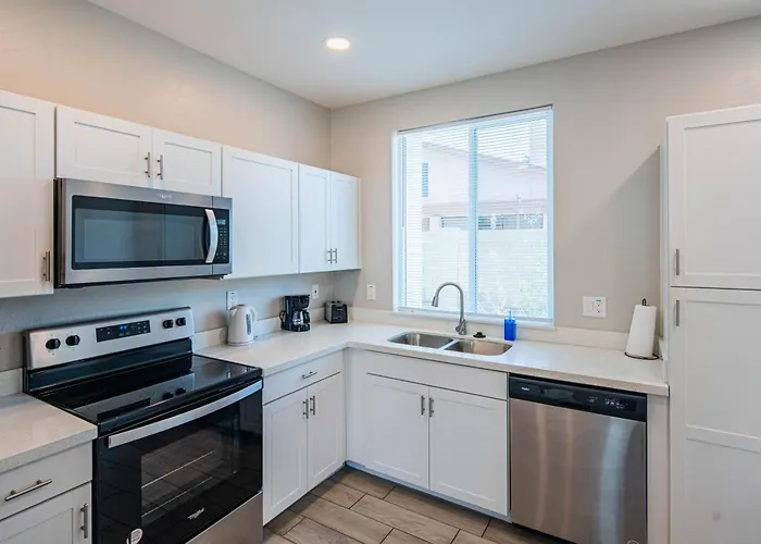 Serene 2br With Premium Beds Apartment Glendale