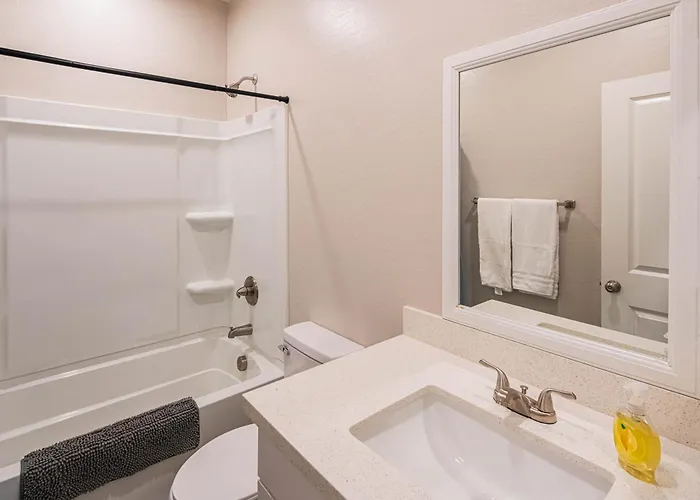 Serene 2br With Premium Beds Apartment *