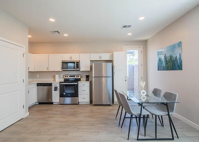 Apartment Serene 2br With Premium Beds