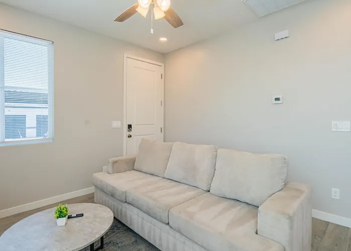 Serene 2br With Premium Beds Apartment Glendale